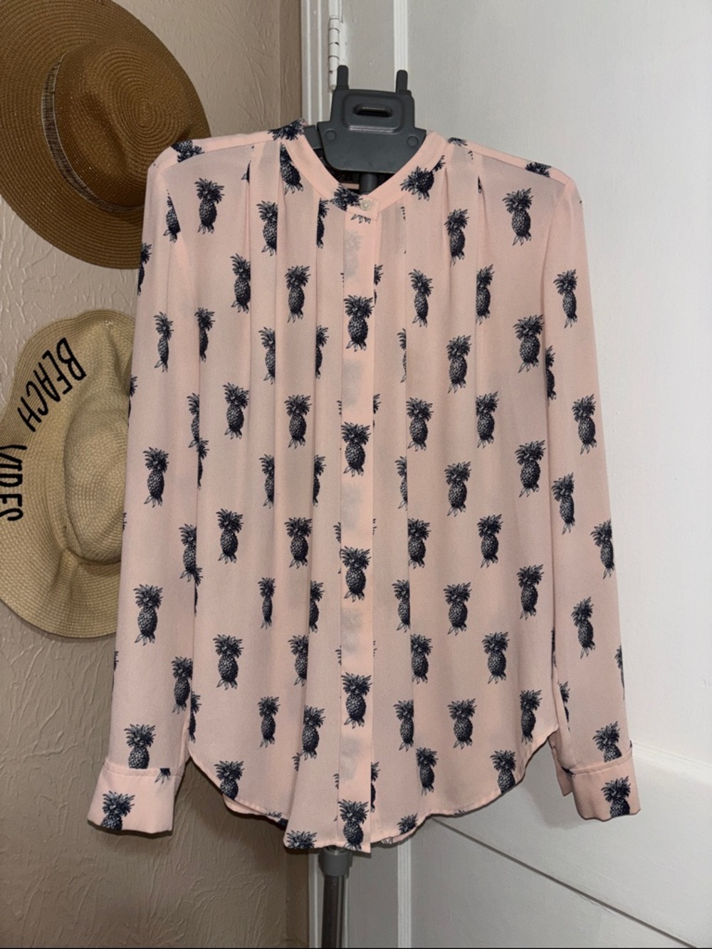 Ann Taylor Women’s Light Pink Pineapple Print Button-Up Shirt